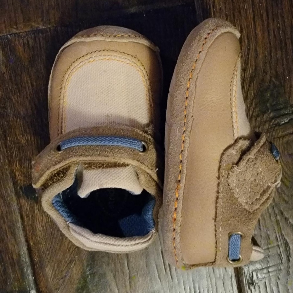 Stride-Rite crib/early walker shoes